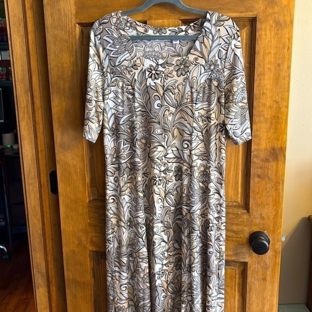 NWOT Susan Graver Passport maxi dress with princess seams & square neck L